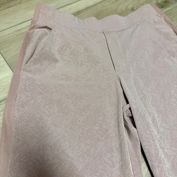 Athleta| EUC Light Pink Textured Brooklyn Joggers in Women’s Size 4 - Picture 4 of 5